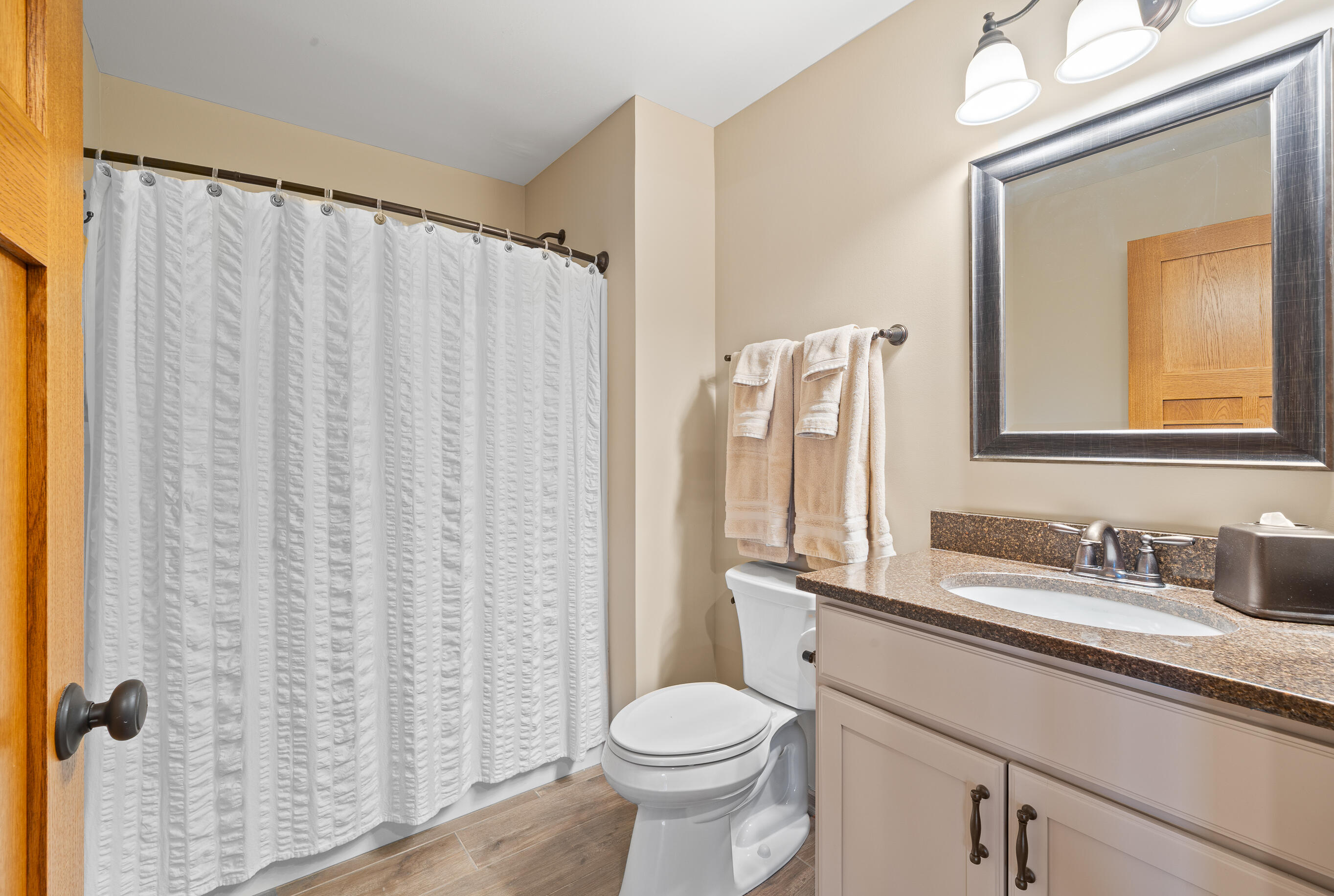 1079 Lakeland Way, Unit 930 Geneva, WI 53147 - Photo 15 of 71 Bath 2