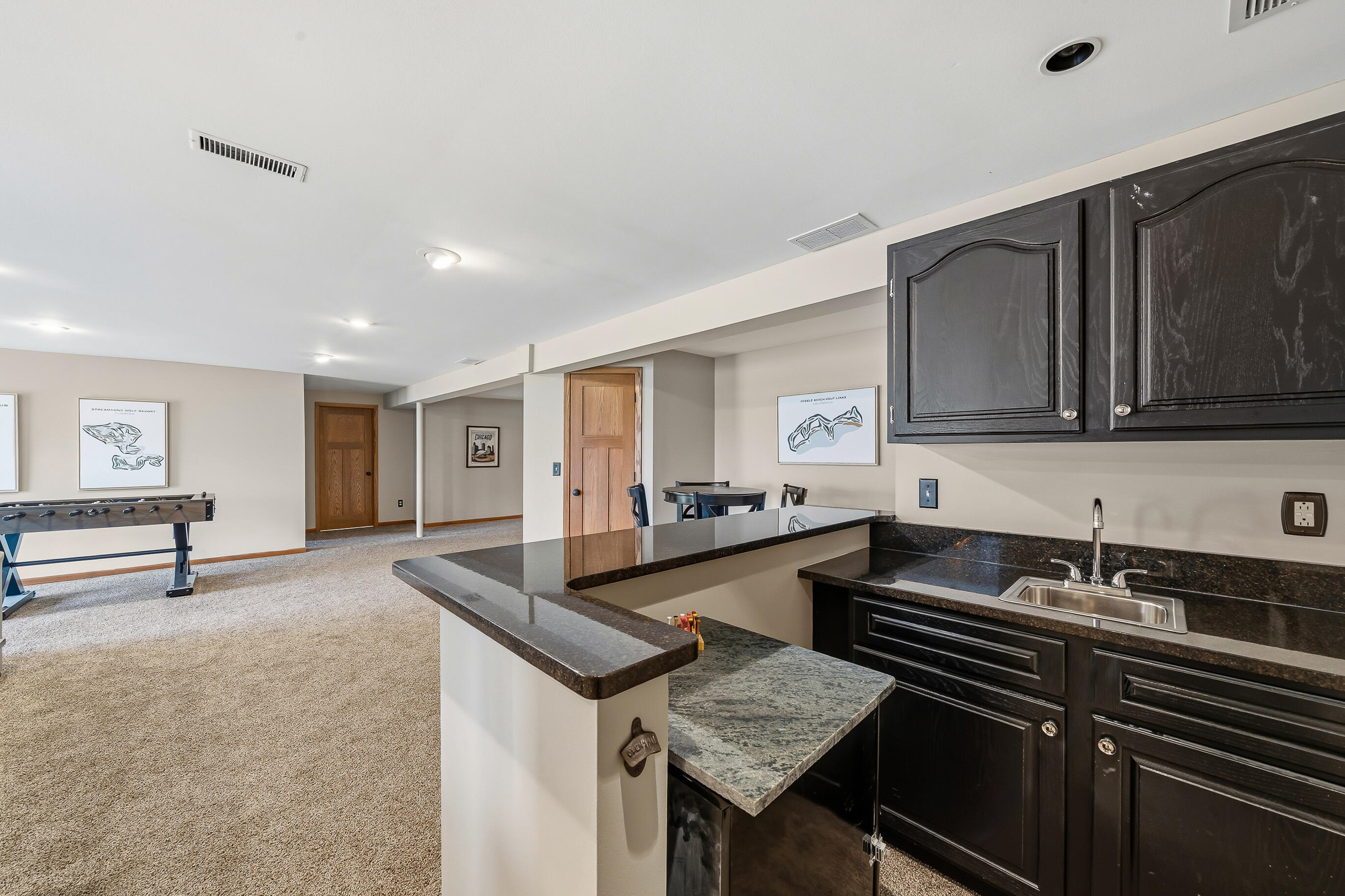 1079 Lakeland Way, Unit 930 Geneva, WI 53147 - Photo 17 of 71 Bar area