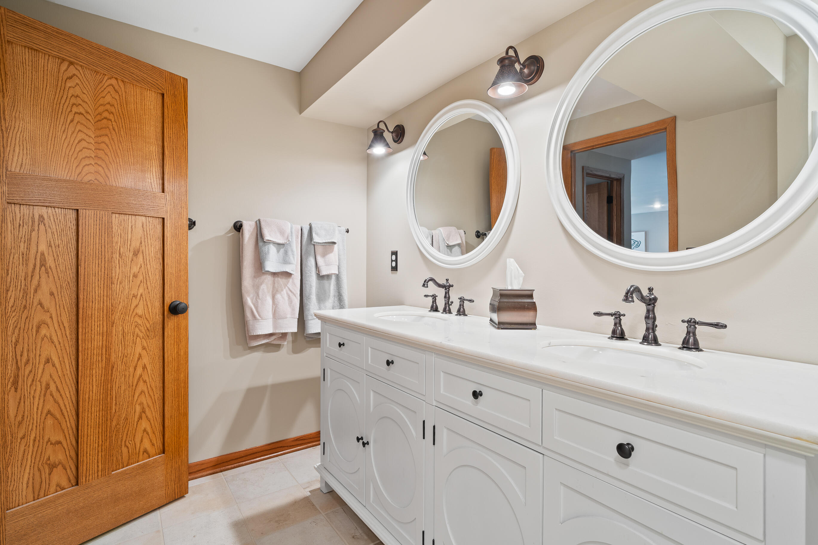 1079 Lakeland Way, Unit 930 Geneva, WI 53147 - Photo 19 of 71 Bath 3
