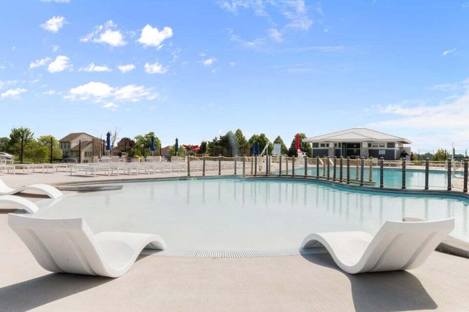 1079 Lakeland Way, Unit 930 Geneva, WI 53147 - Photo 21 of 71 0 Depth Entrance Pool