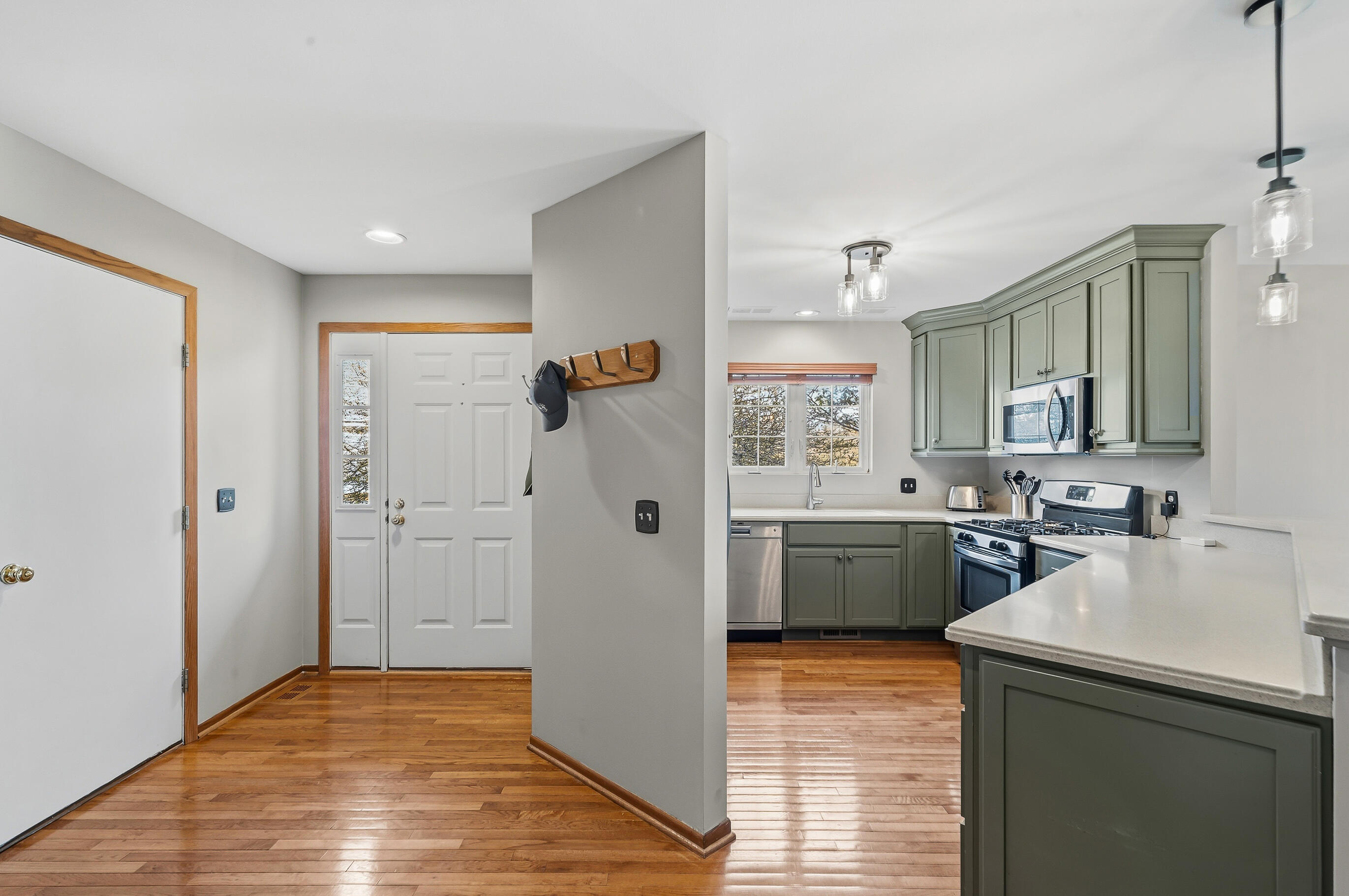 1079 Lakeland Way, Unit 930 Geneva, WI 53147 - Photo 30 of 71 Foyer