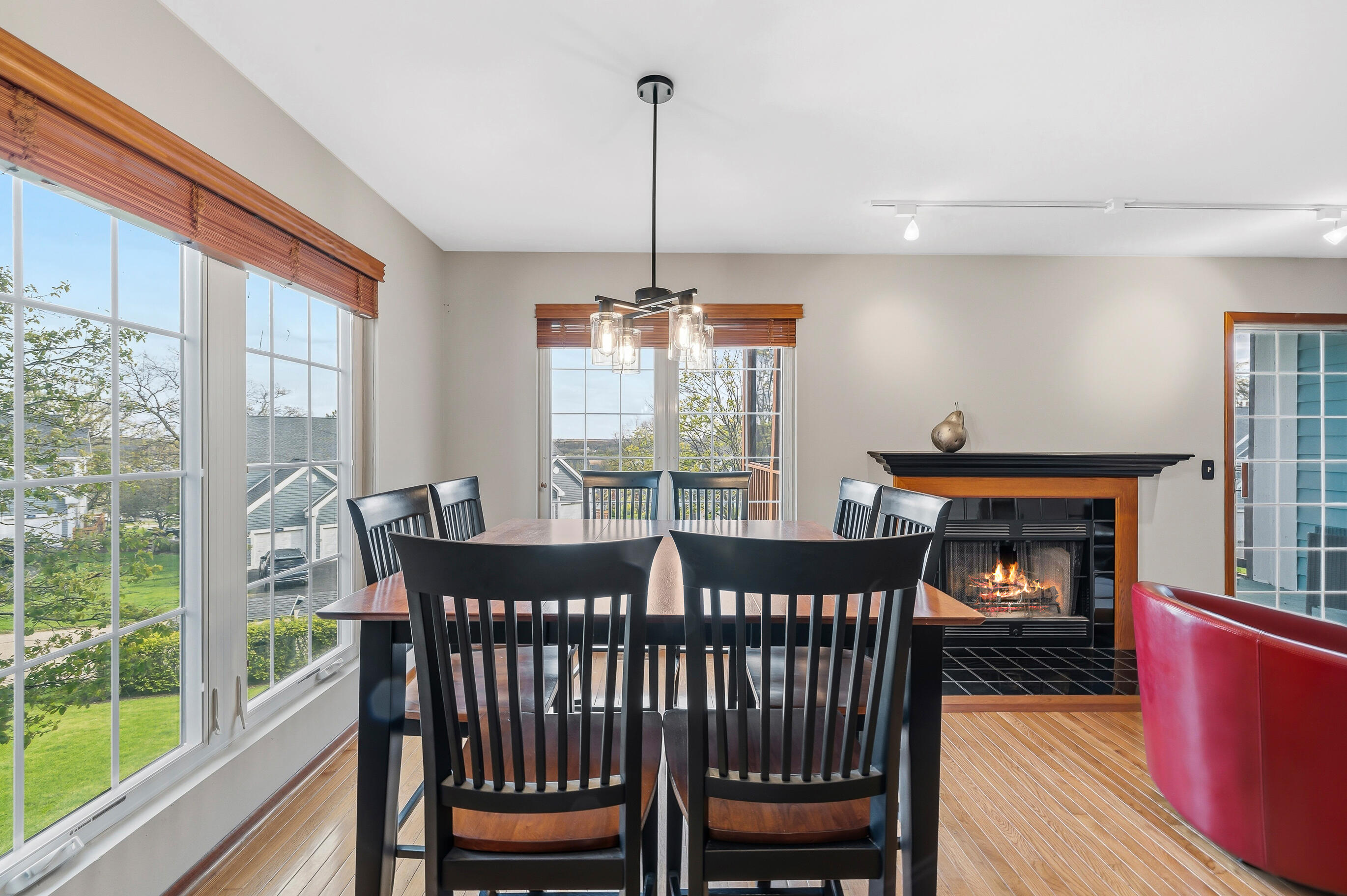 1079 Lakeland Way, Unit 930 Geneva, WI 53147 - Photo 35 of 71 Dining with views