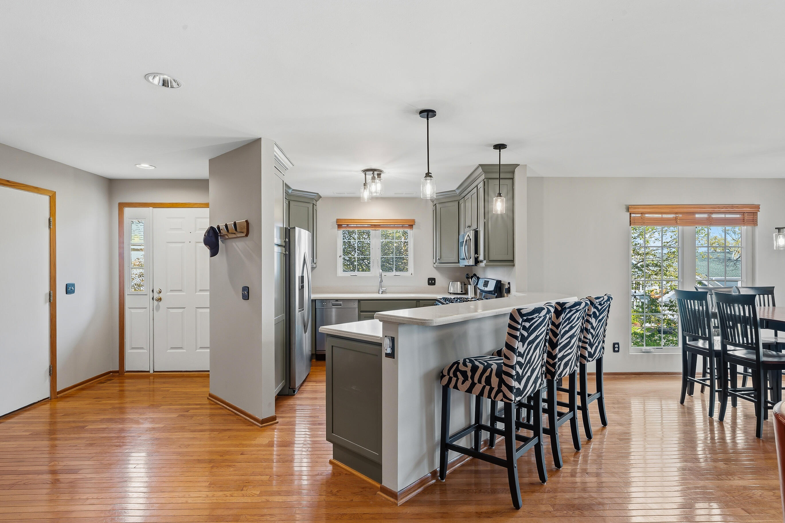1079 Lakeland Way, Unit 930 Geneva, WI 53147 - Photo 4 of 71 Updated open concept