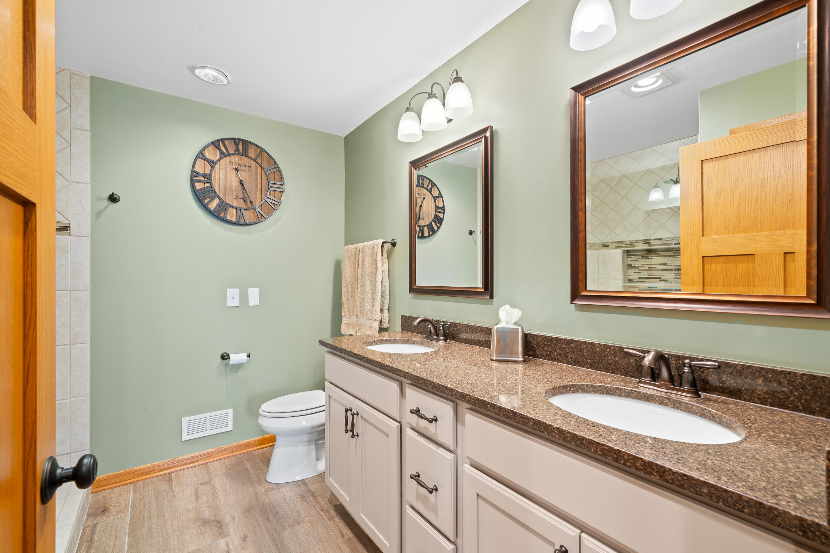 1079 Lakeland Way, Unit 930 Geneva, WI 53147 - Photo 45 of 71 Updated bathroom