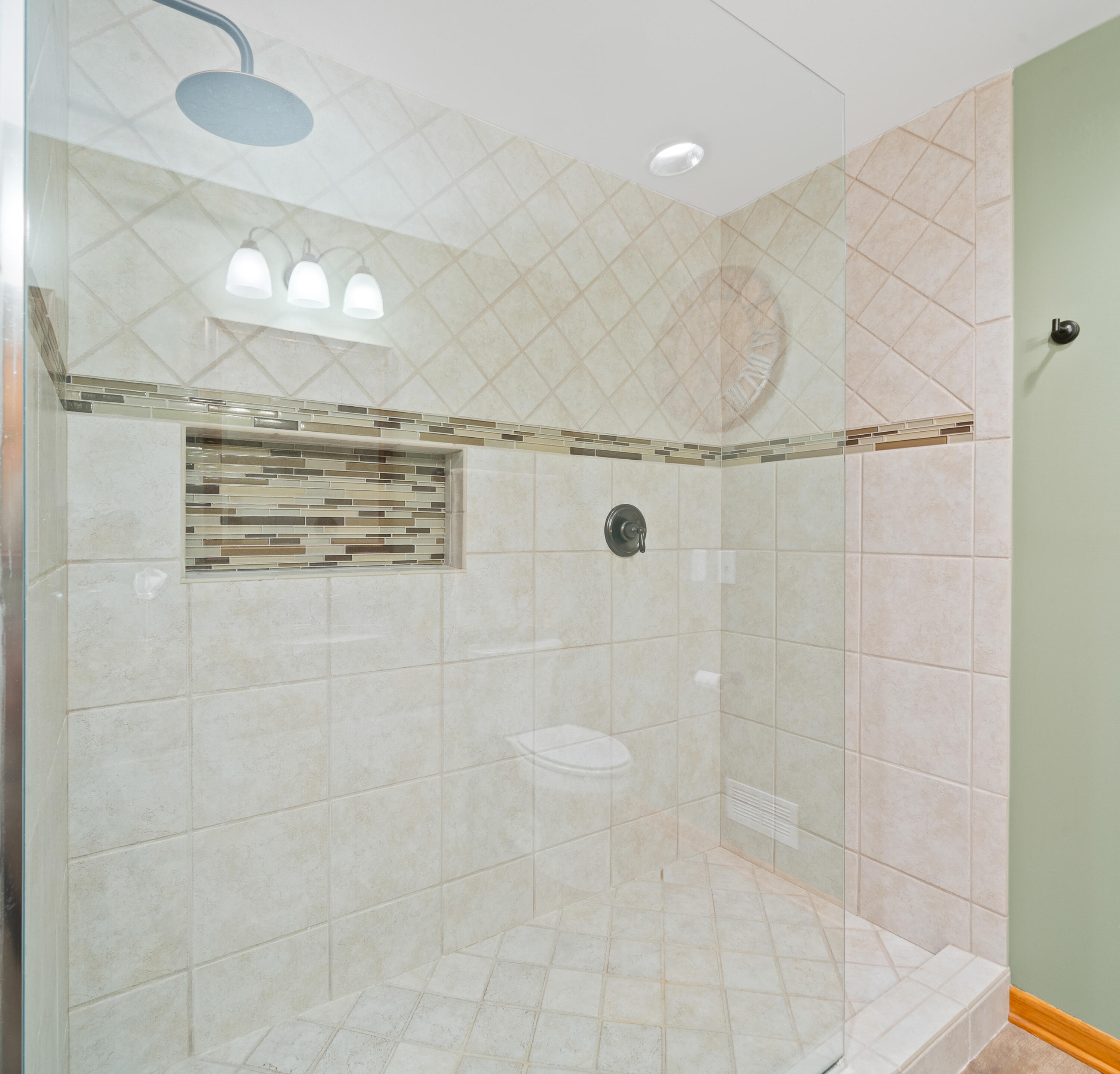 1079 Lakeland Way, Unit 930 Geneva, WI 53147 - Photo 46 of 71 Tile walk in shower