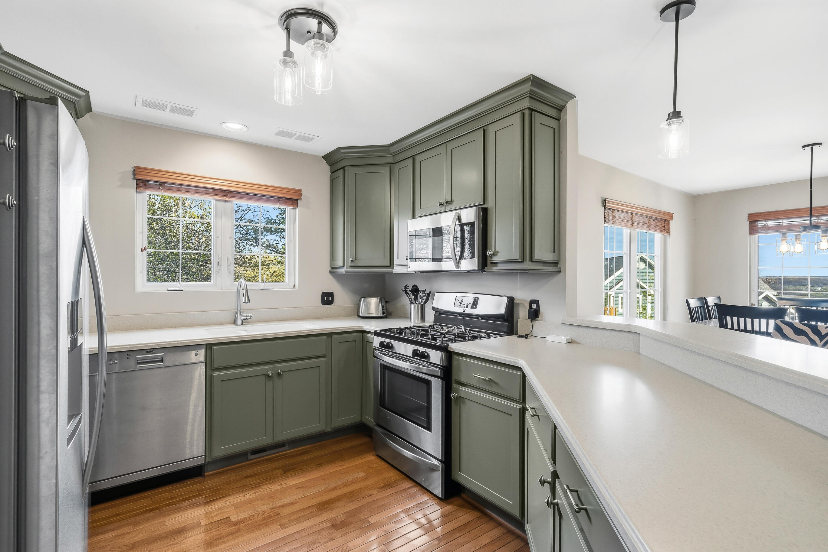 1079 Lakeland Way, Unit 930 Geneva, WI 53147 - Photo 5 of 71 Light and bright