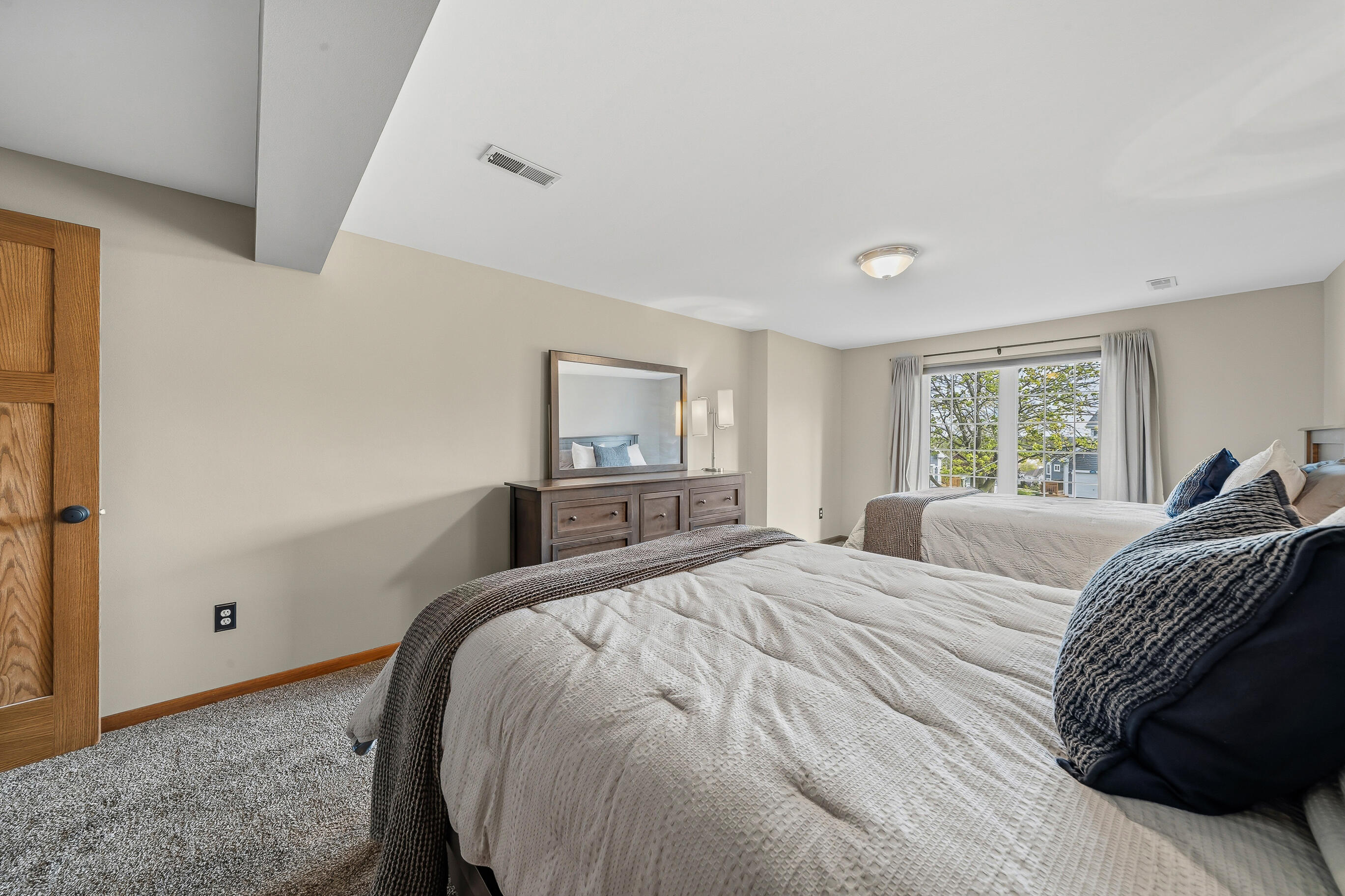 1079 Lakeland Way, Unit 930 Geneva, WI 53147 - Photo 56 of 71 Guest bedroom