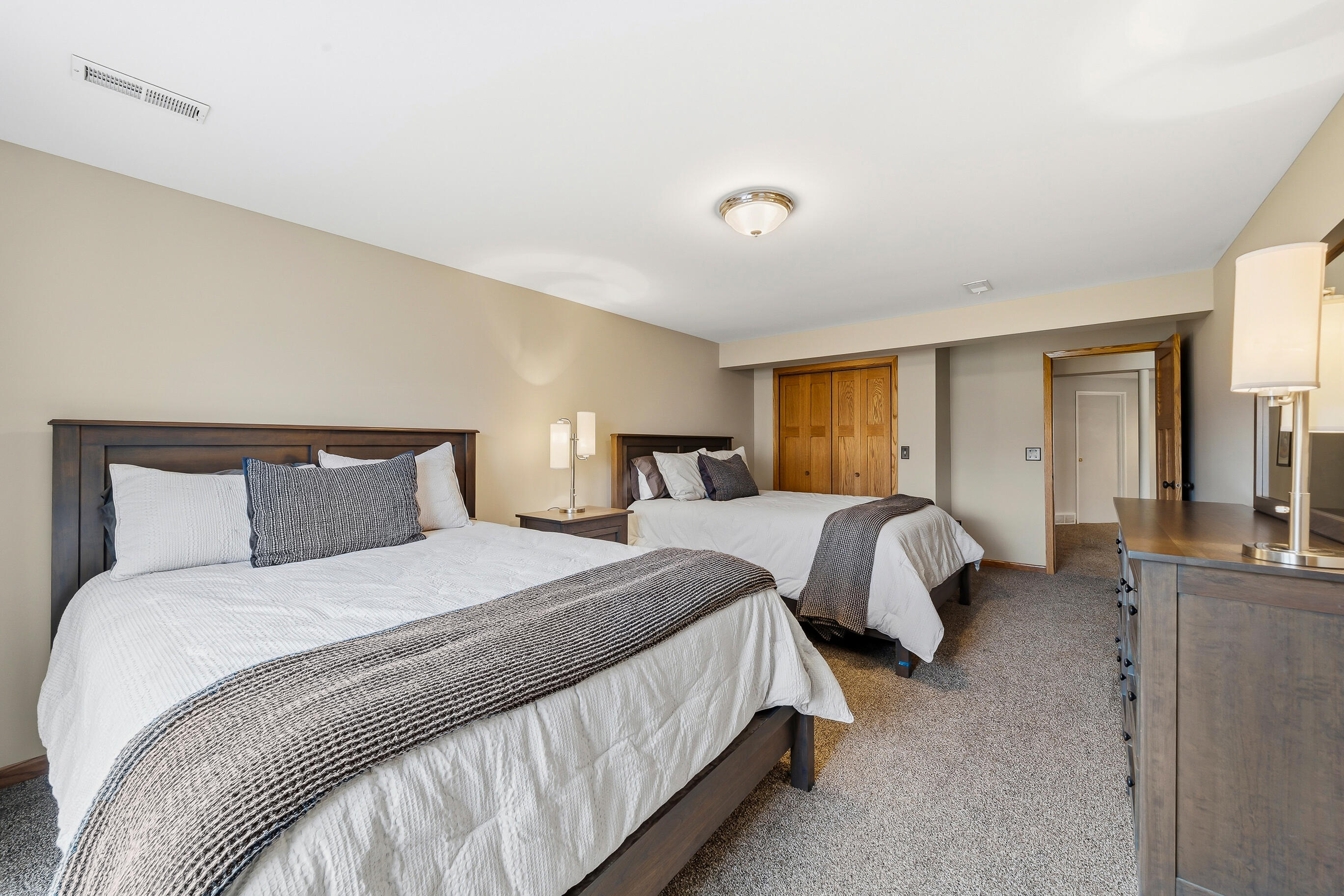 1079 Lakeland Way, Unit 930 Geneva, WI 53147 - Photo 57 of 71 Guest bedroom