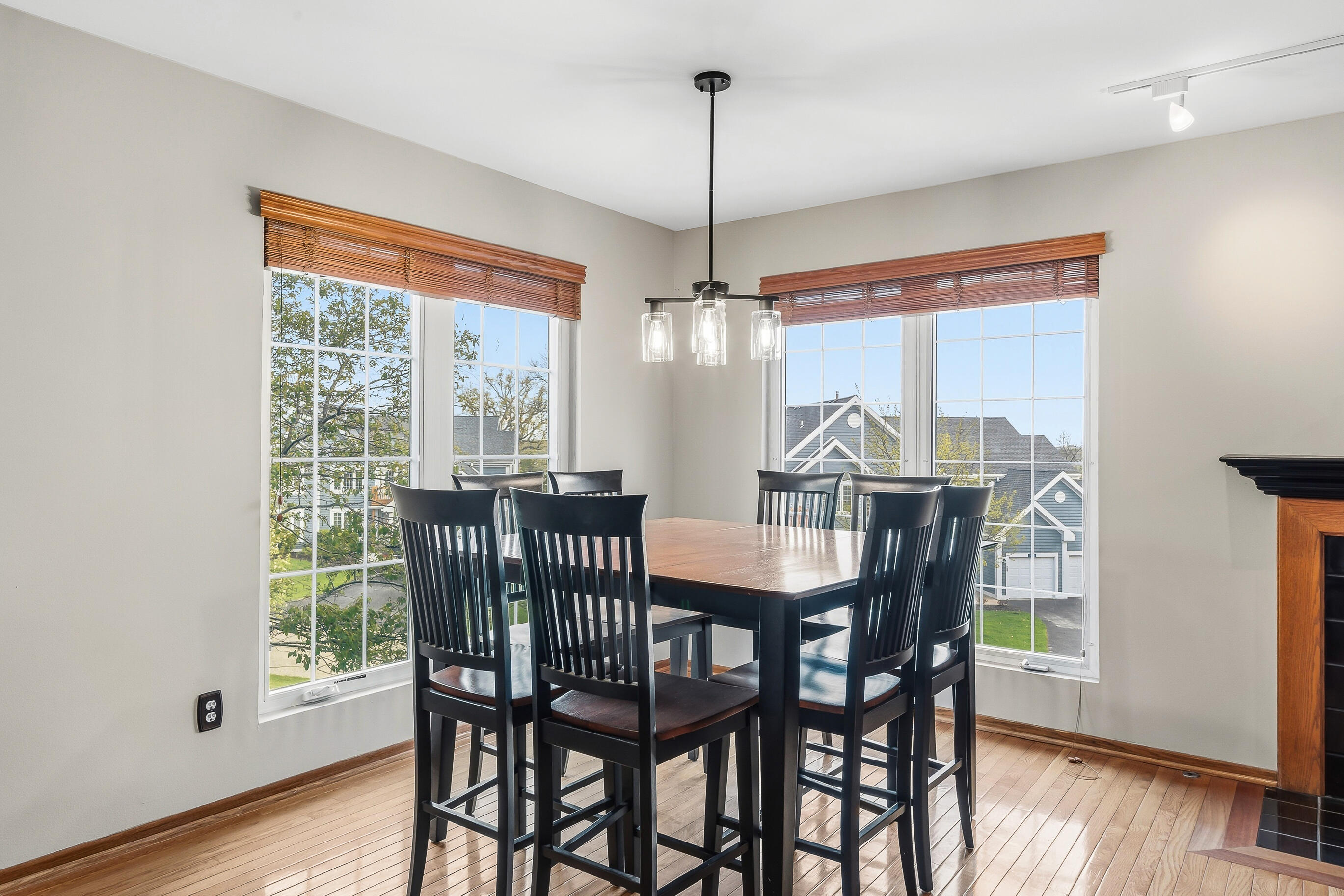 1079 Lakeland Way, Unit 930 Geneva, WI 53147 - Photo 7 of 71 Dining area