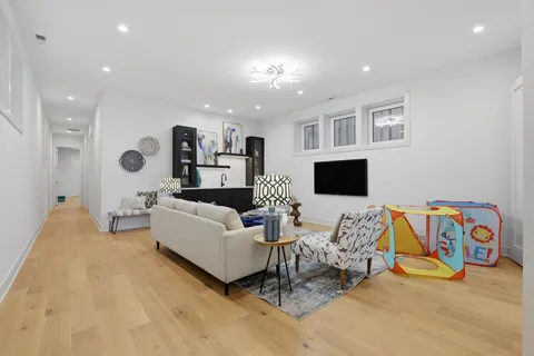 $2,475,000 | 4442 North Greenview Avenue, Chicago, IL 60640