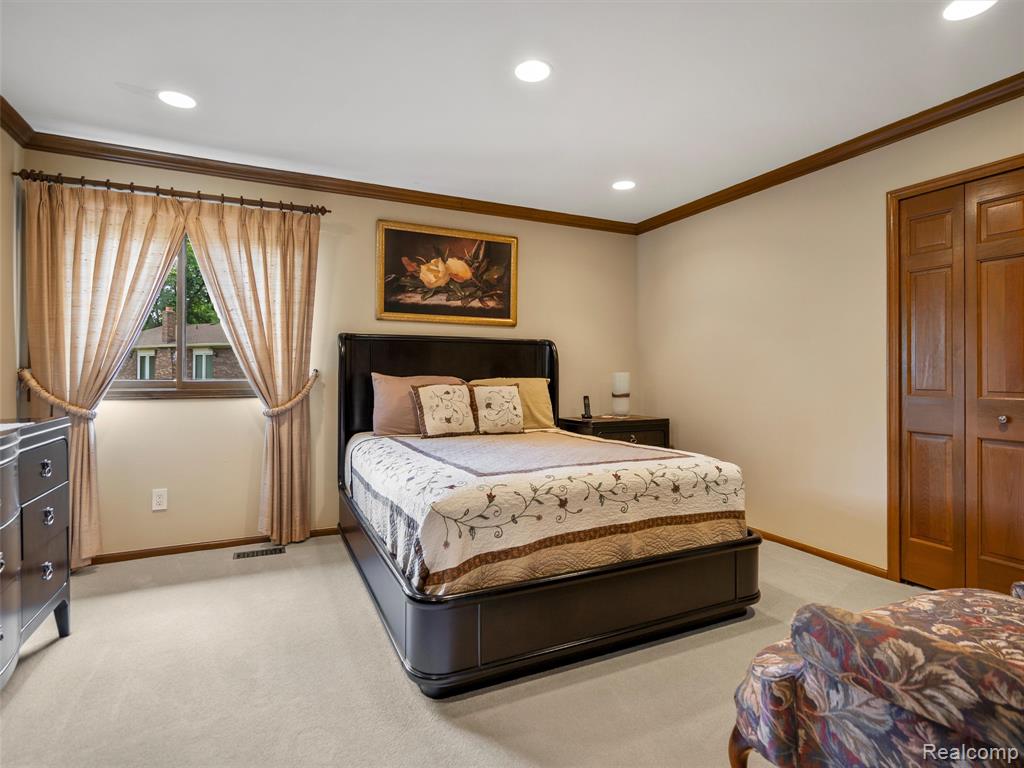 1732 Rapids Way Rochester Hills, MI 48309 - Photo 22 of 37
