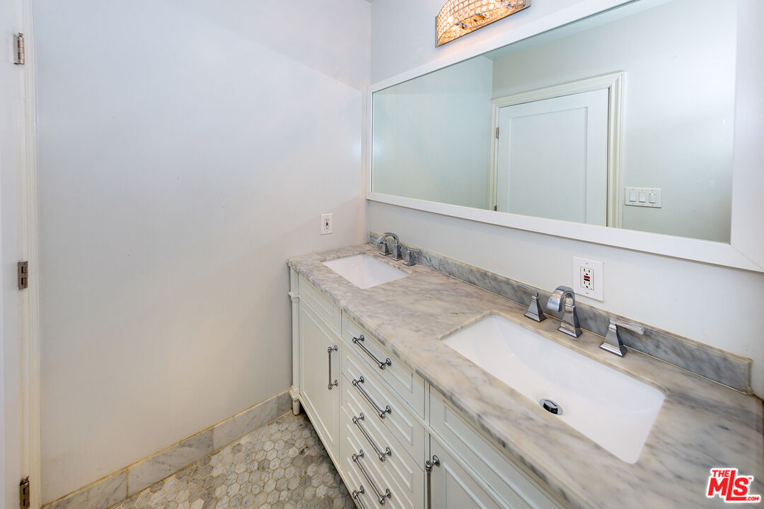 1707 Preuss Road Los Angeles, CA 90035 - Photo 14 of 25 Gallery Image 14