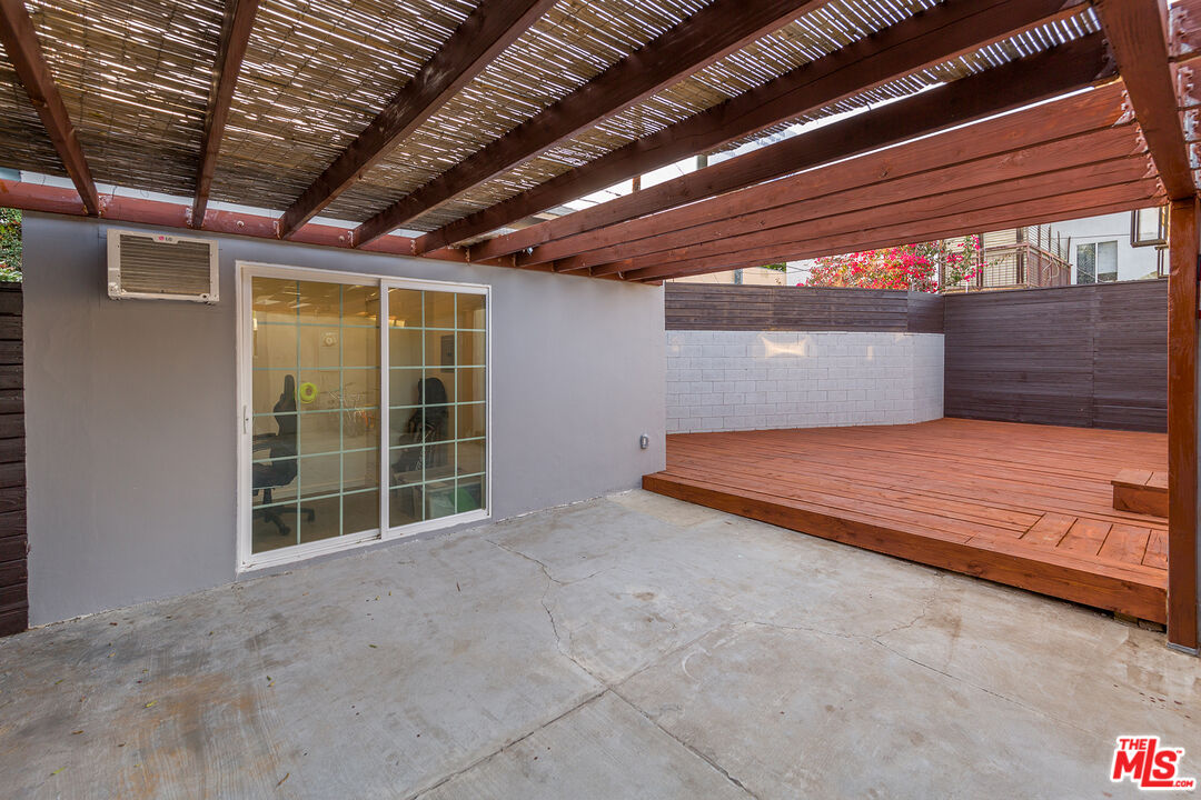 1707 Preuss Road Los Angeles, CA 90035 - Photo 18 of 25 Gallery Image 18