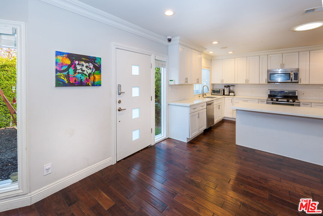 1707 Preuss Road Los Angeles, CA 90035 - Photo 5 of 25 Gallery Image 5