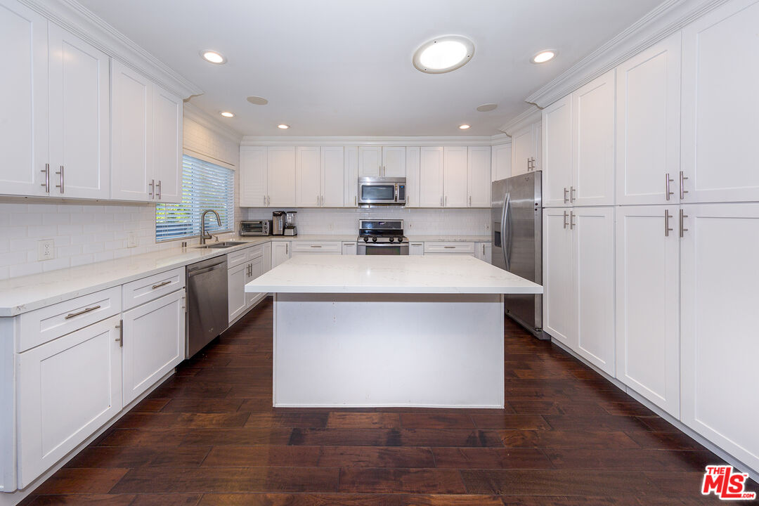 1707 Preuss Road Los Angeles, CA 90035 - Photo 6 of 25 Gallery Image 6