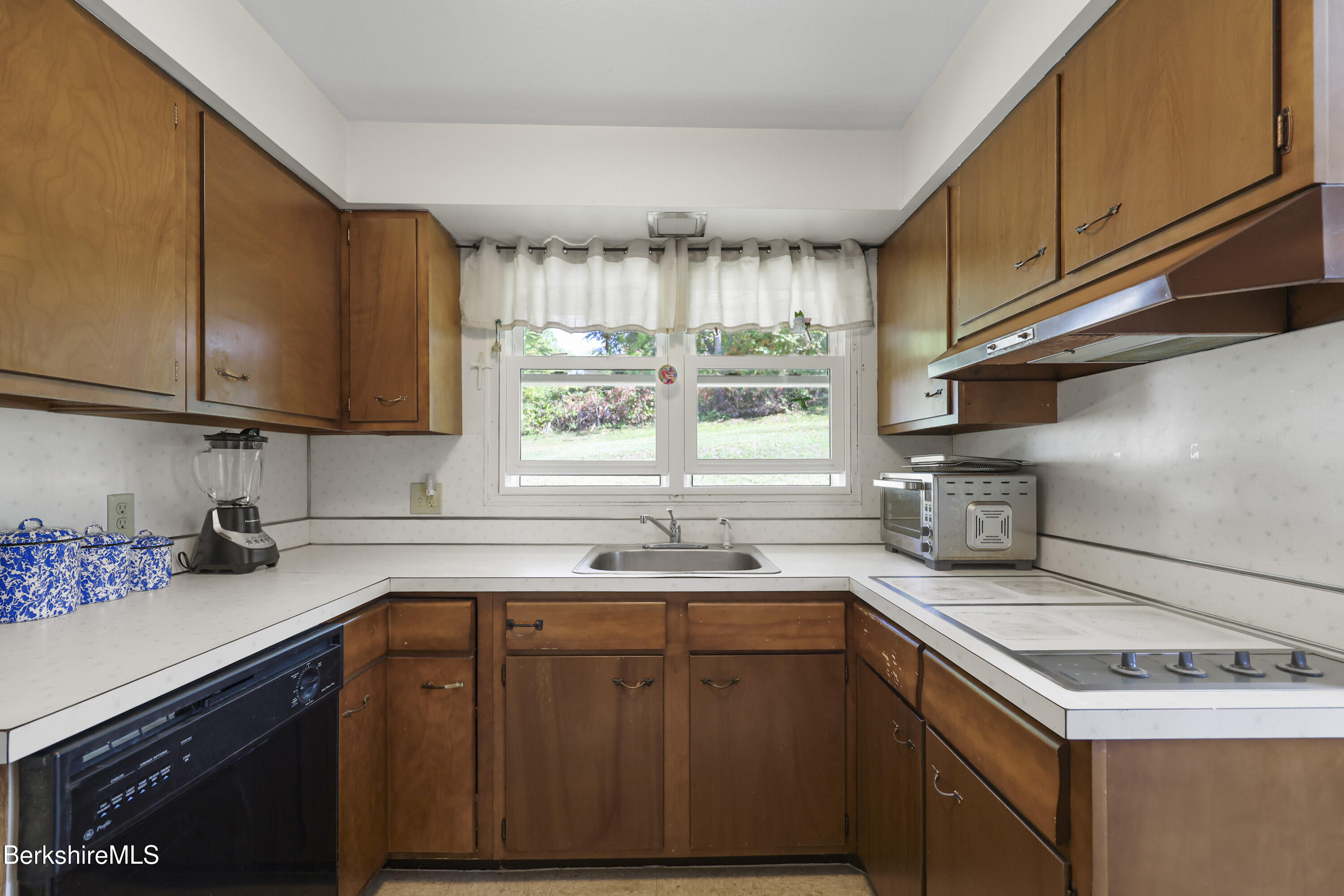 27 2nd Street Adams, MA 01220 - Photo 7 of 27 Kitchen