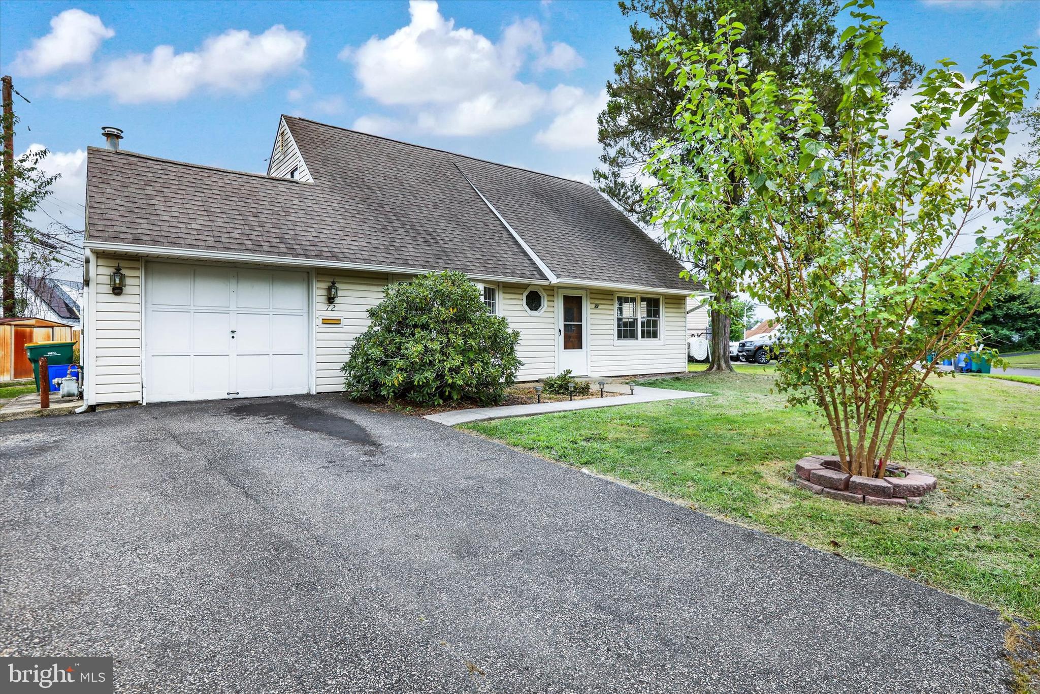 72 Plumtree Road Levittown, PA 19056 - Photo 3 of 31 Gallery Image 3