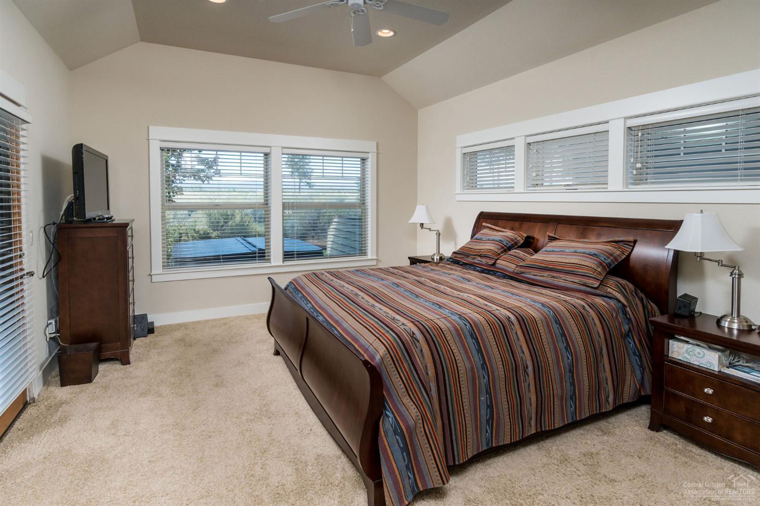 61837 Fall Creek Loop Bend, OR 97702 - Photo 10 of 22 Gallery Image 10