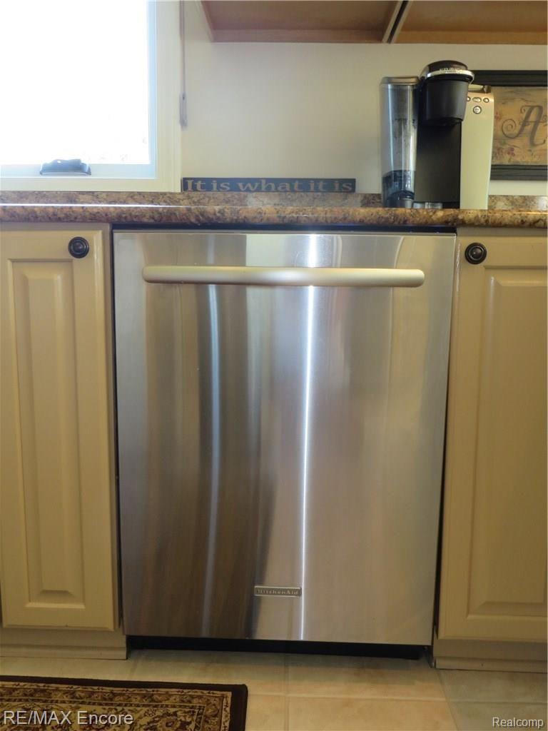 8440 Ranch Estates Road Clarkston, MI 48348 - Photo 10 of 49 Deluxe Dishwasher