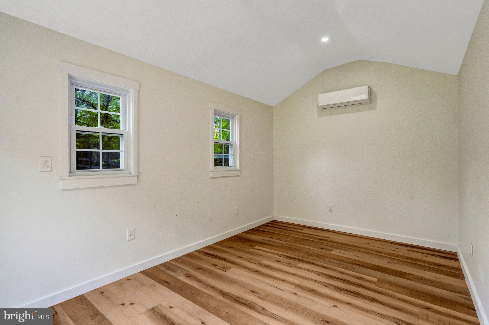 11520 Popes Head Road Fairfax, VA 22030 - Photo 33 of 46