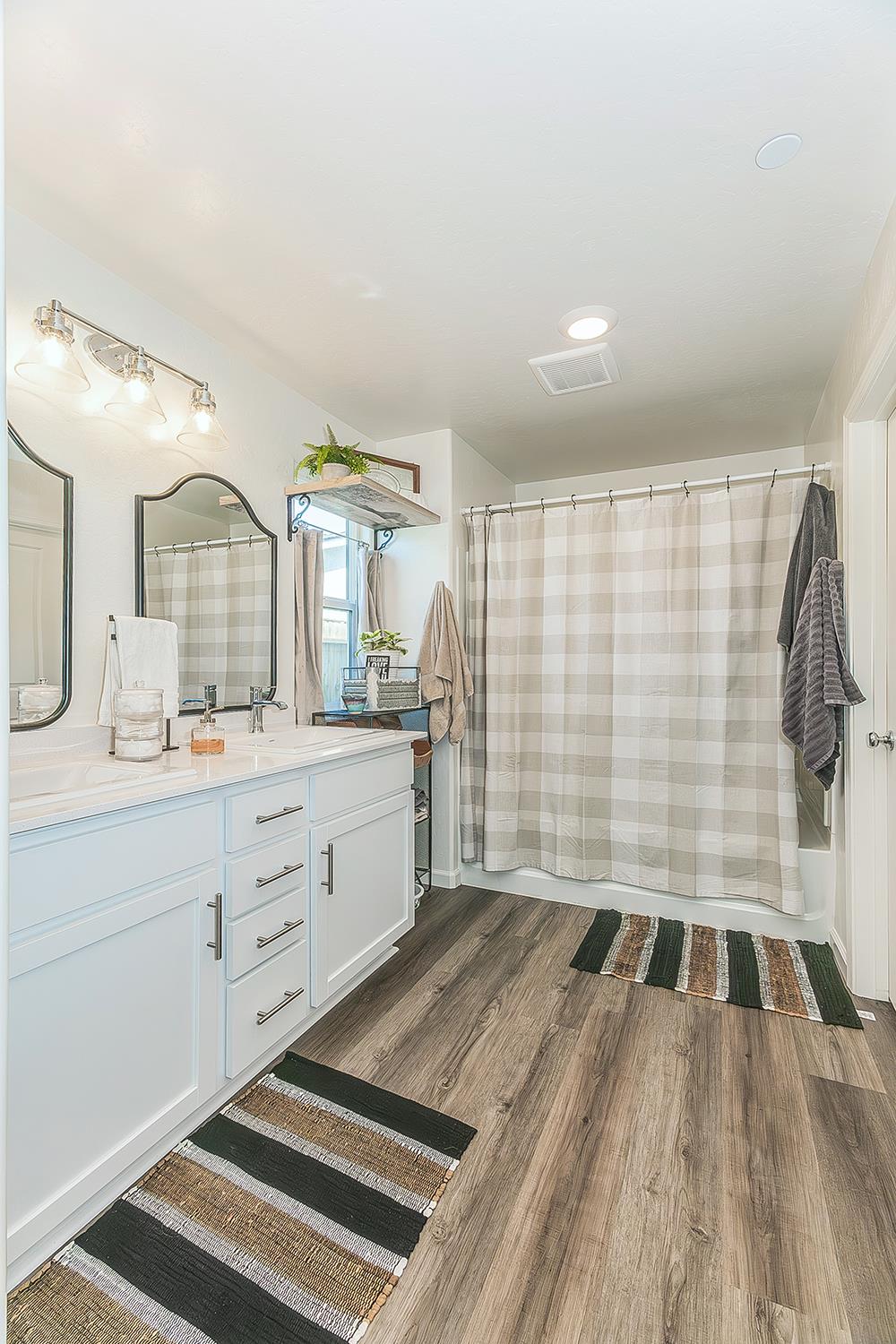 2161 Heidi Avenue Sanger, CA 93657 - Photo 21 of 43 a spacious bathroom with a shower a sink and a mirror