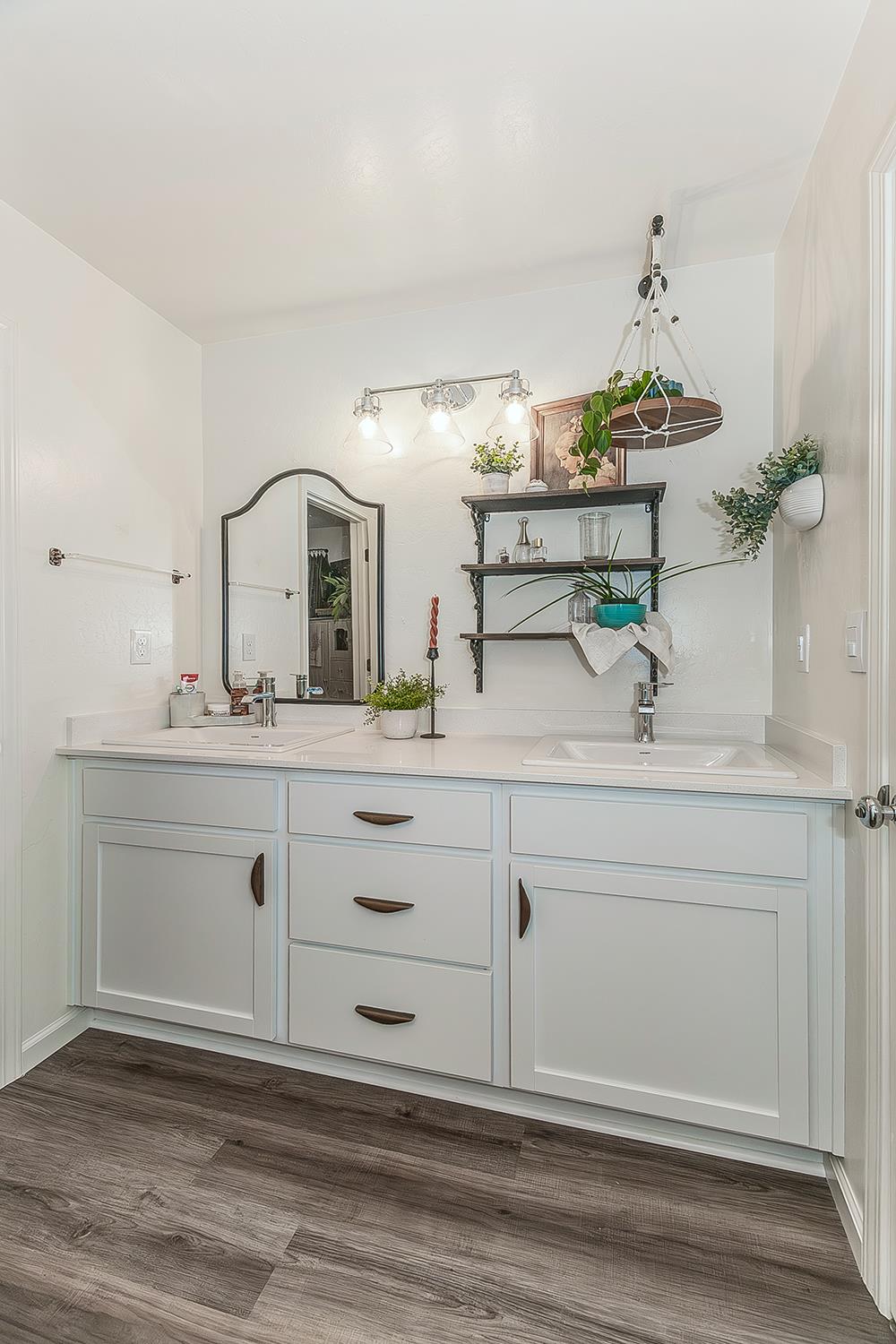 2161 Heidi Avenue Sanger, CA 93657 - Photo 31 of 43 a bathroom with a sink and a mirror