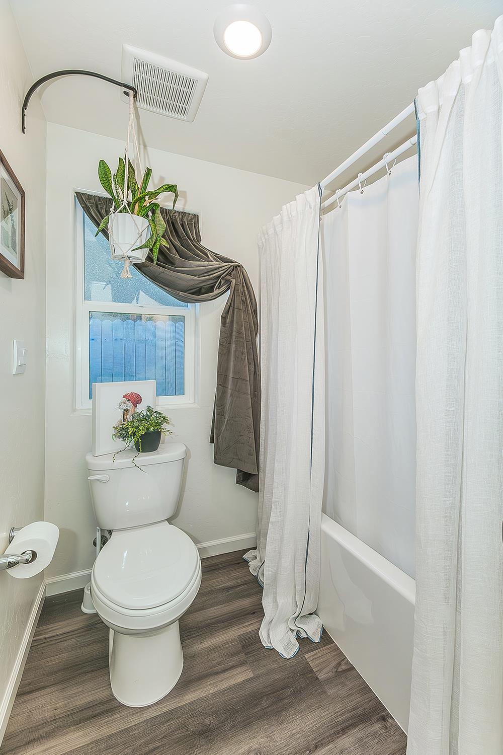 2161 Heidi Avenue Sanger, CA 93657 - Photo 32 of 43 a bathroom with a toilet and a shower