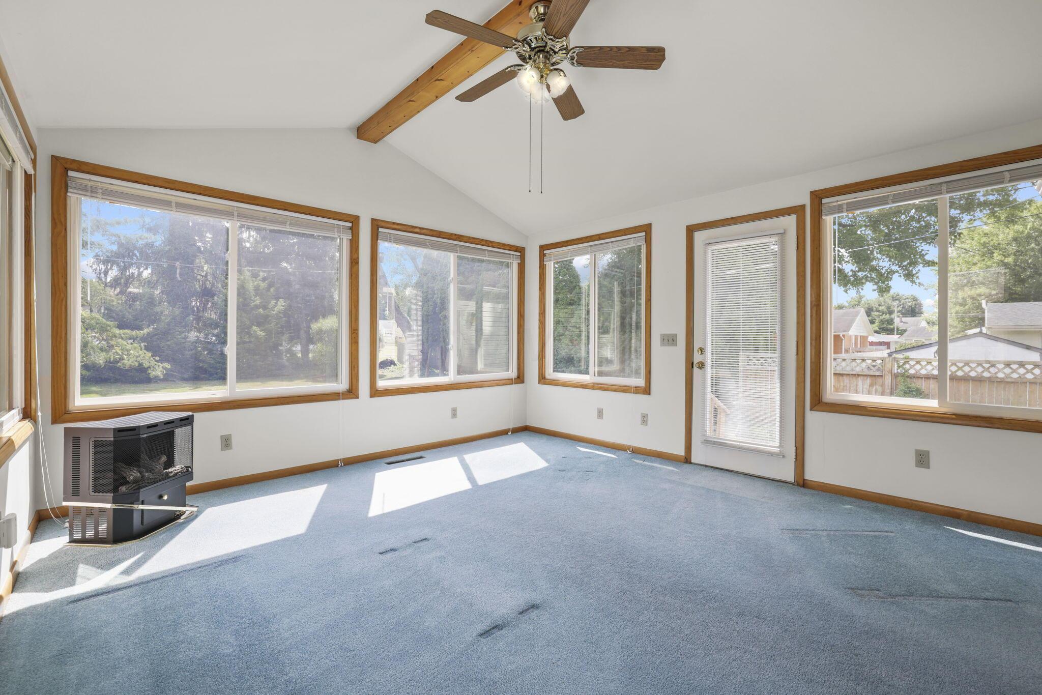 702 Sherwick Road Newark, OH 43055 - Photo 11 of 54 Family room