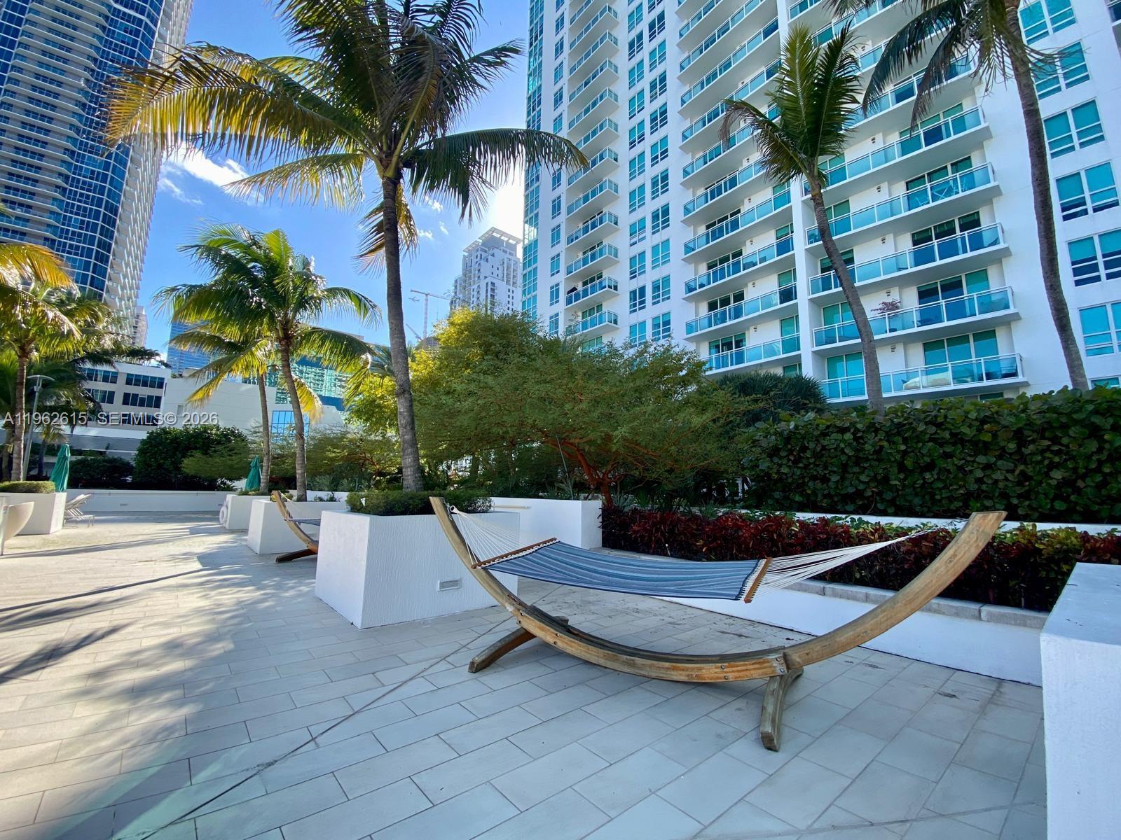 950 Brickell Bay Drive, Unit 4002 Miami, FL 33131 - Photo 14 of 24