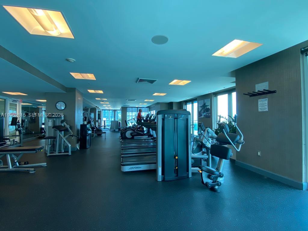 950 Brickell Bay Drive, Unit 4002 Miami, FL 33131 - Photo 16 of 24