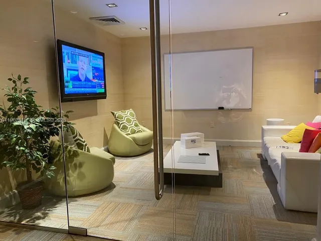 $3,200 | 950 Brickell Bay Drive, Unit 4002, Miami, FL 33131