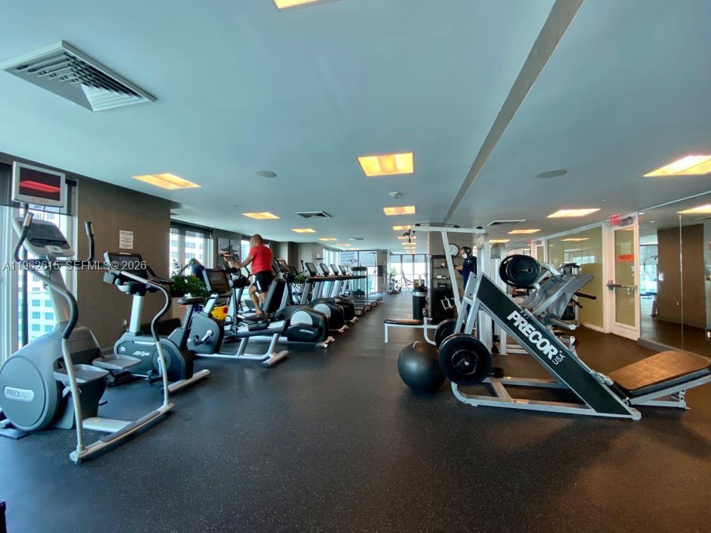 950 Brickell Bay Drive, Unit 4002 Miami, FL 33131 - Photo 17 of 24