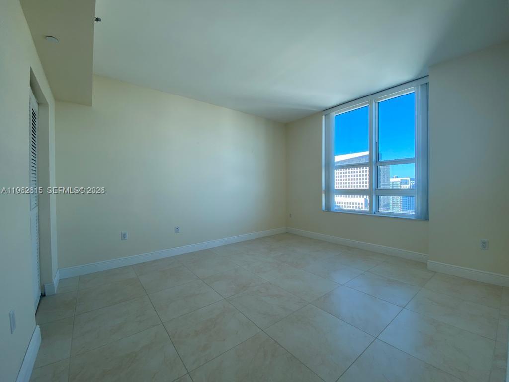 950 Brickell Bay Drive, Unit 4002 Miami, FL 33131 - Photo 7 of 24