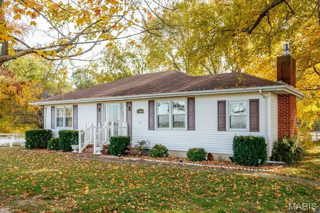 $169,900 | 22106 Hammel Road, Carlyle, IL 62231