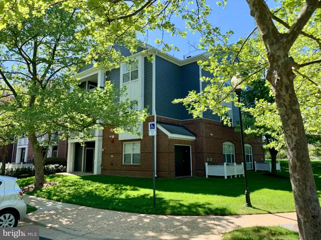 $1,850 | 20301 Beechwood Terrace, Unit 201, Ashburn, VA 20147