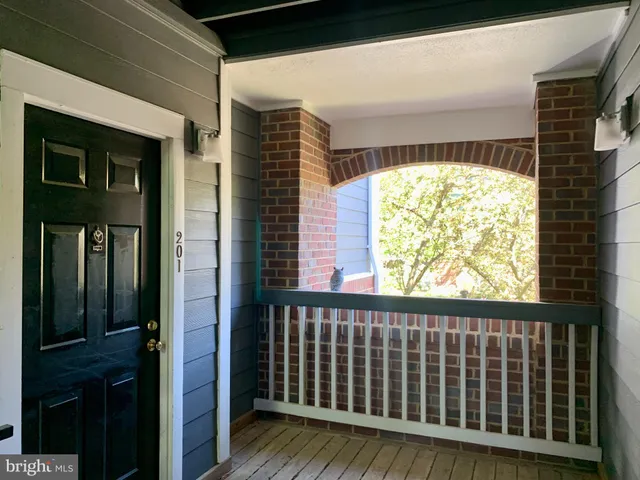$1,850 | 20301 Beechwood Terrace, Unit 201, Ashburn, VA 20147