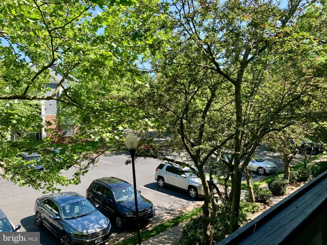 $1,850 | 20301 Beechwood Terrace, Unit 201, Ashburn, VA 20147