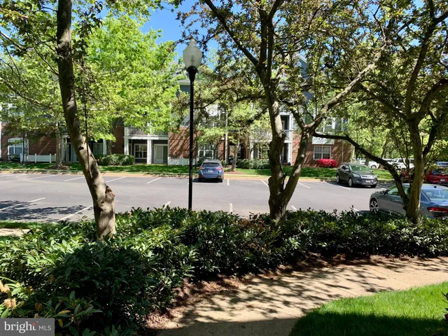 $1,850 | 20301 Beechwood Terrace, Unit 201, Ashburn, VA 20147