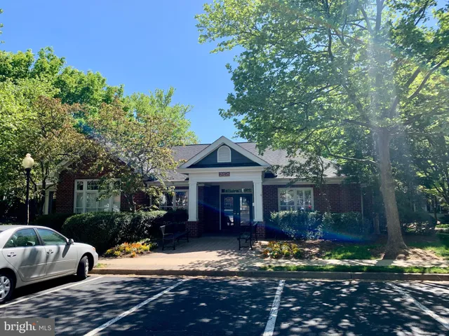 $1,850 | 20301 Beechwood Terrace, Unit 201, Ashburn, VA 20147