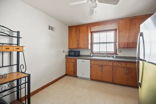 $1,500 | 1700 East Menlo Boulevard, Shorewood, WI 53211