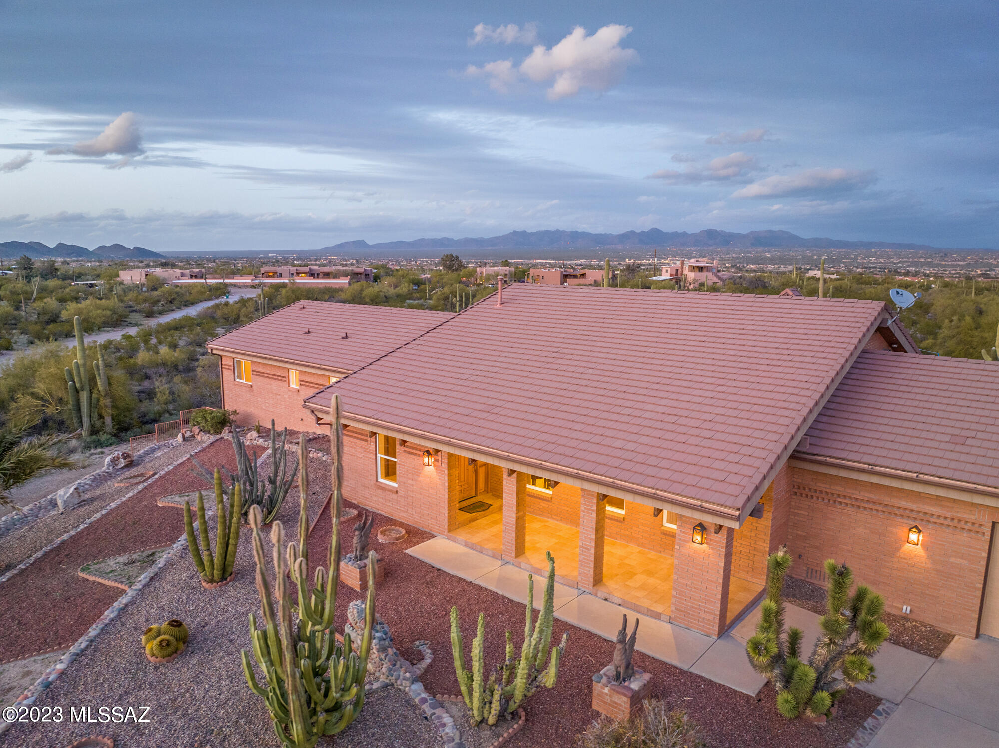 7102 West Ina Road Tucson, AZ 85743 - Photo 5 of 53