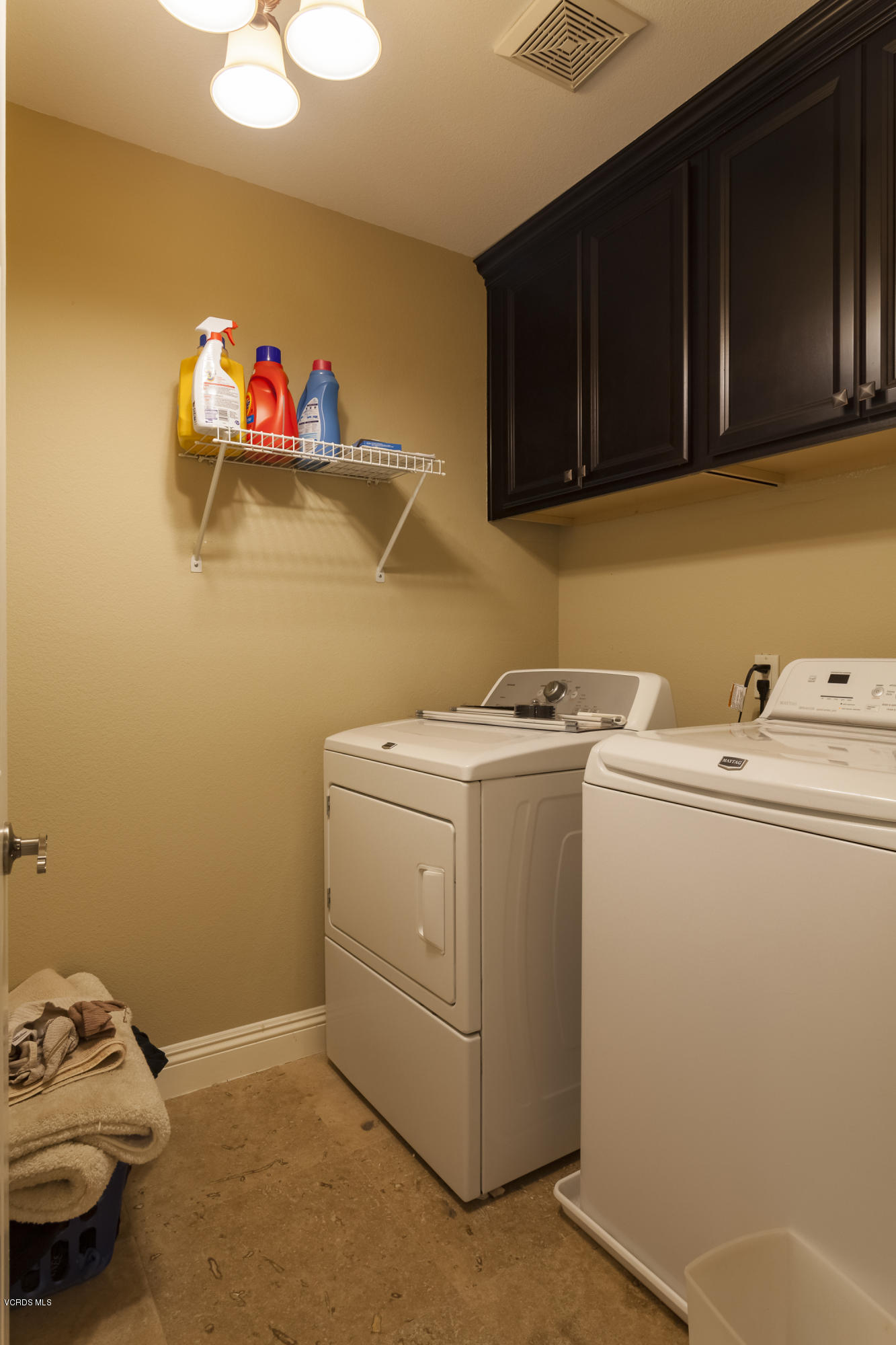 12142 Cherry Grove Street Moorpark, CA 93021 - Photo 28 of 36 a utility room with dryer and washer