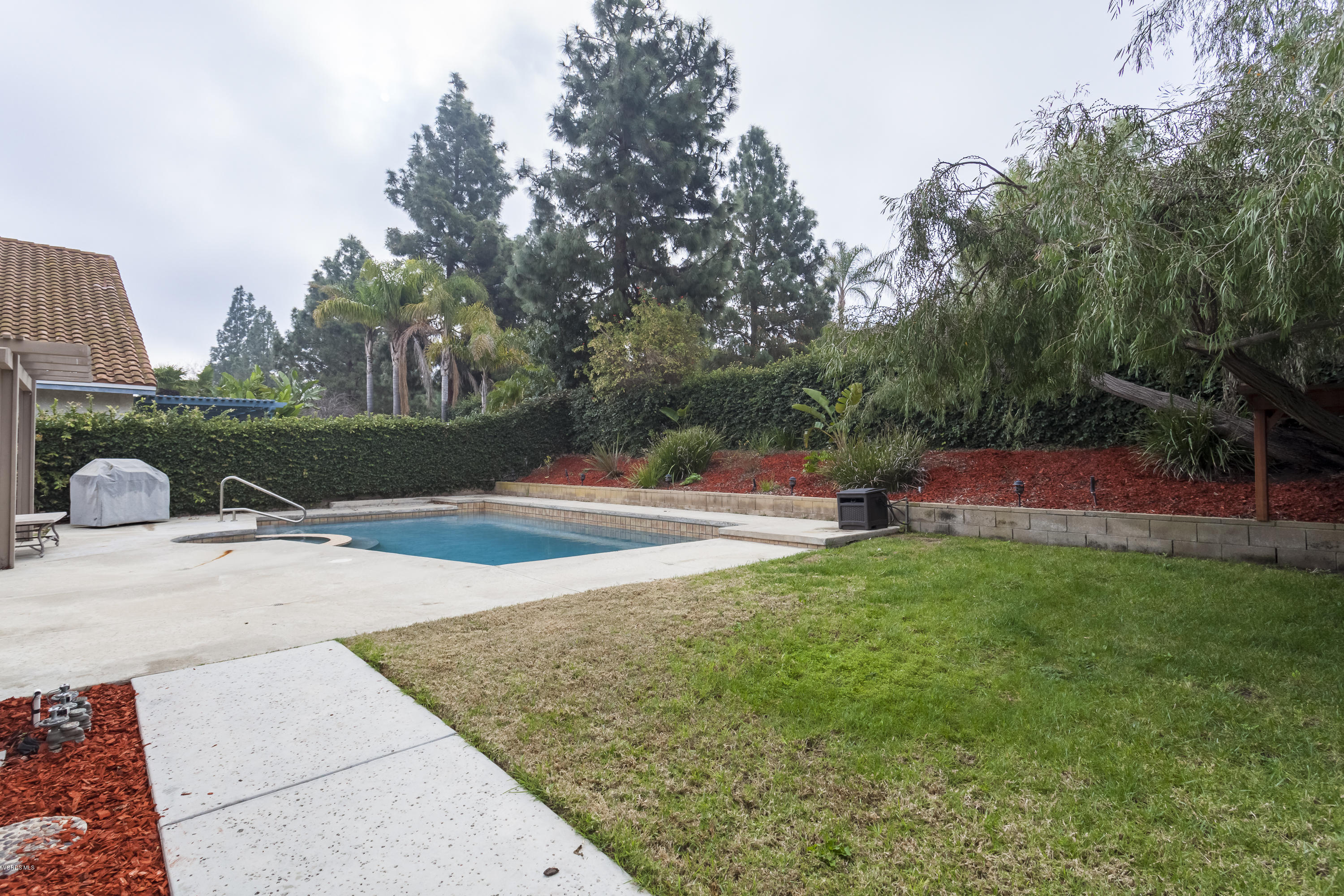 12142 Cherry Grove Street Moorpark, CA 93021 - Photo 10 of 36