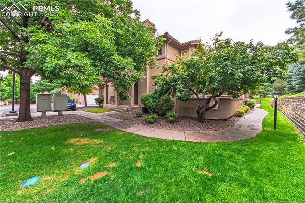 a view of a backyard with garden
