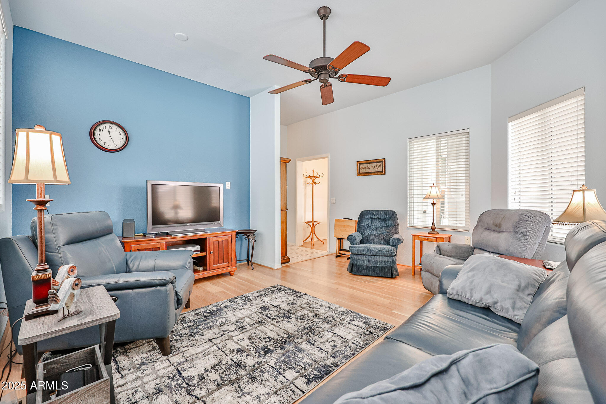 17200 West Bell Road, Unit 1185 Surprise, AZ 85374 - Photo 15 of 44 a living room with furniture kitchen view and a window