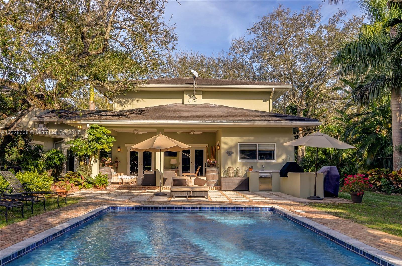 8150 Erwin Road Miami, FL 33143 - Photo 14 of 36 a view of a building with sitting area