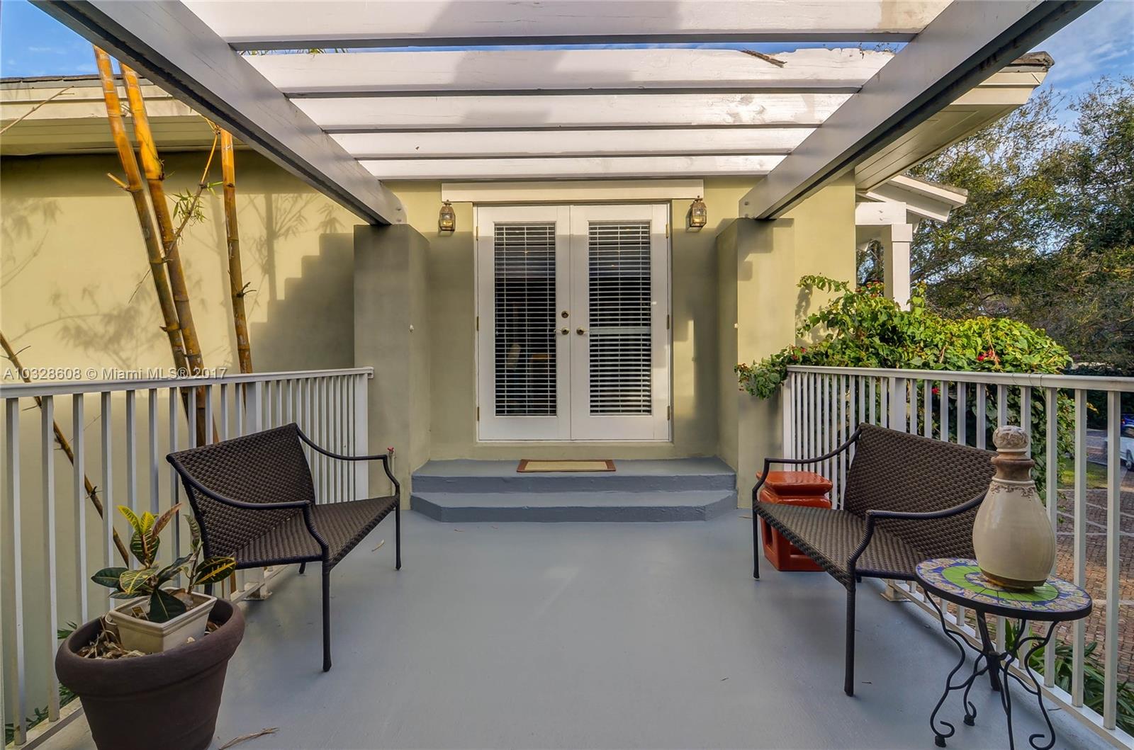 8150 Erwin Road Miami, FL 33143 - Photo 20 of 36 a living room with furniture and a window