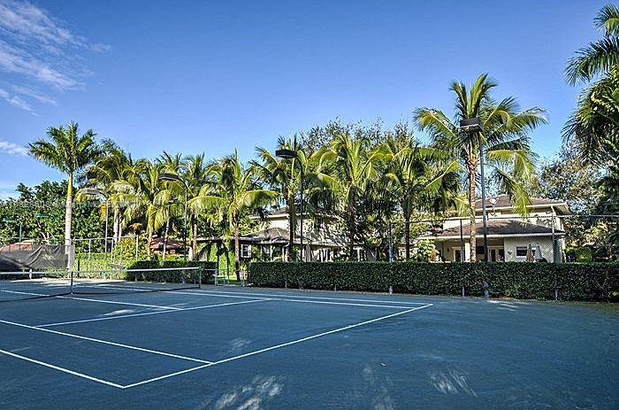 8150 Erwin Road Miami, FL 33143 - Photo 35 of 36 a view of a basket ball ground