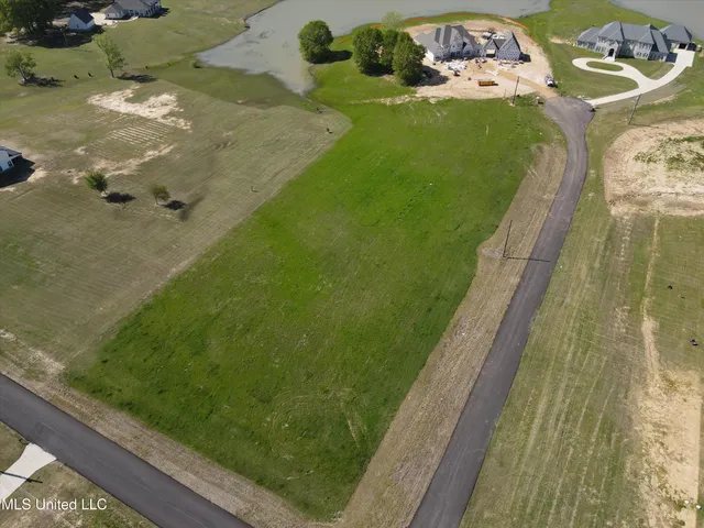 $100,000 | 17 W Como Trace Drive, Senatobia, MS 38668