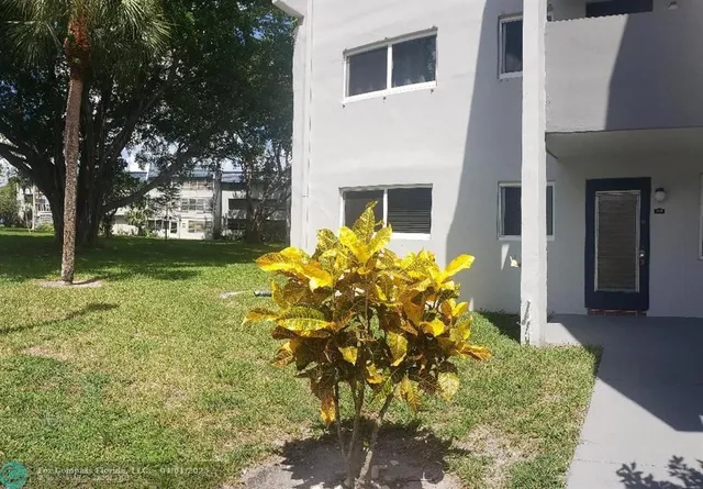$1,700 | 7897 Golf Cir Drive, Unit 112, Margate, FL 33063